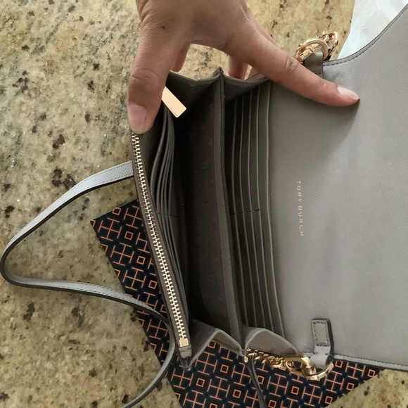 New Tory Burch crossbody/ wallet 💖 - Picture 2 of 7